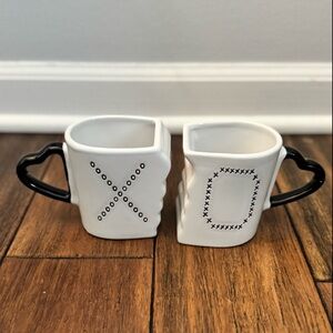 GANZ White “X” “O” Mug Set with Black Handles